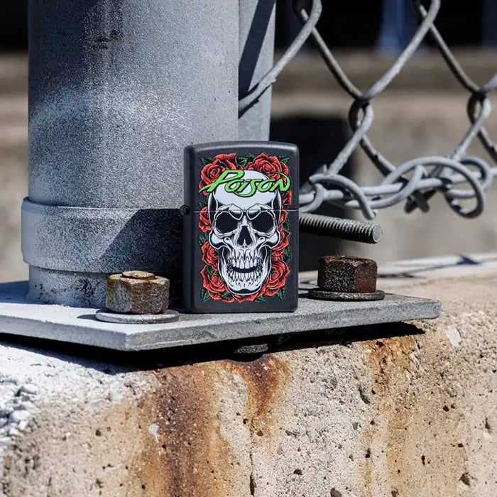 Zippo - Motyw Trującej Czaszki z Różami - Czarna Matowa Zapalniczka