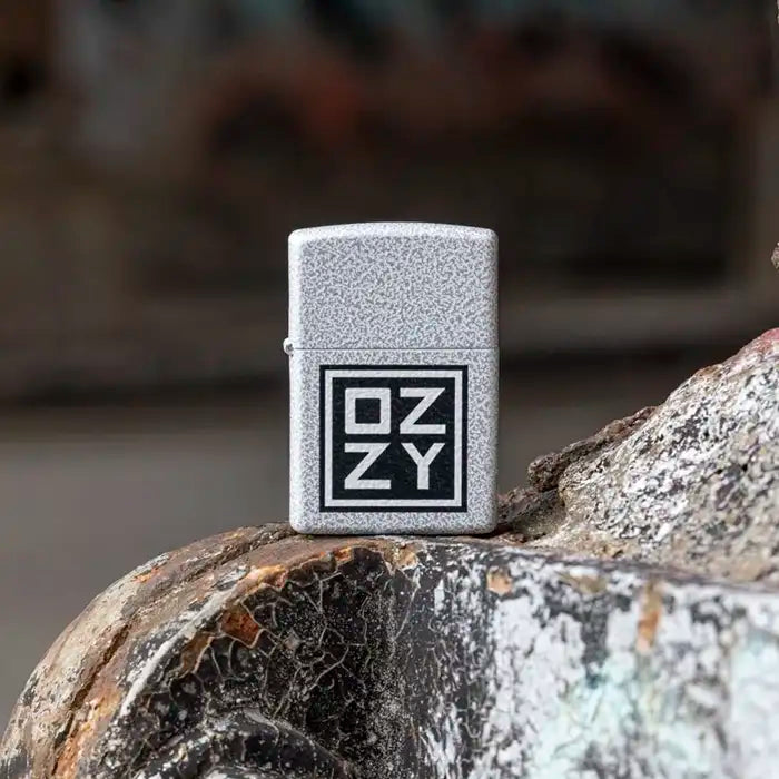 Zippo - Ozzy Osbourne "Ozzy Logo" - Zapalniczka z wykończeniem lodowcowym