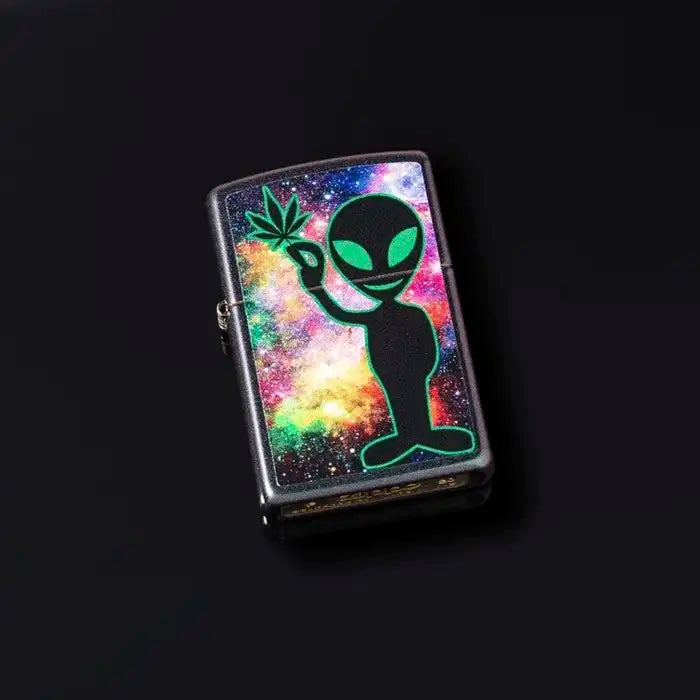 Zapalniczka Zippo - opalizujący wzór Alien