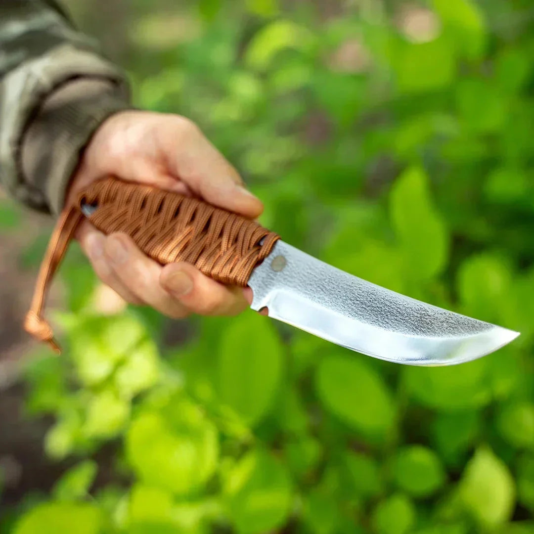 Nóż szkieletowy SNK1 ze skórzaną pochwą - nóż Bushcraft ze stali D2