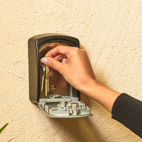 MasterLock - Ekstra Stor Veggmontert Nøkkelboks med 4‑Sifret Kode - Game-On.no