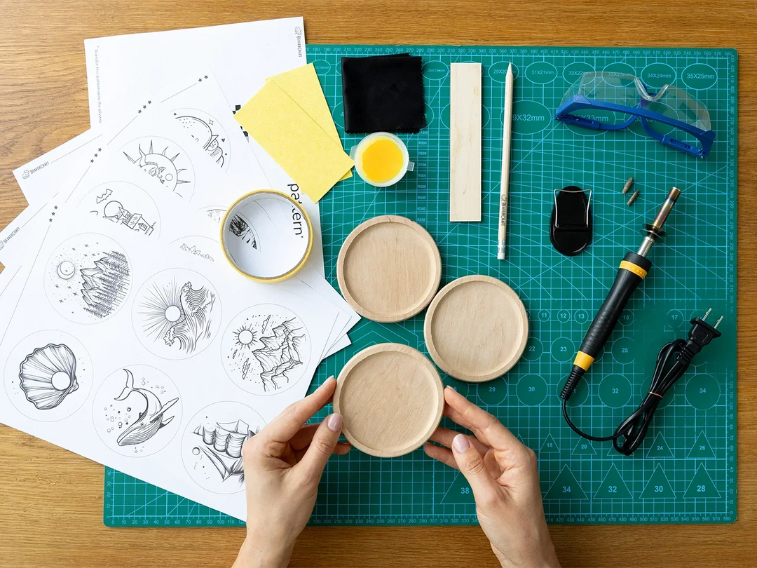 BeaverCraft DIY Trebrenningssett - Bordbrikker - innholdet i settet