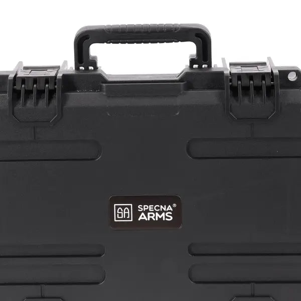 Specna Arms Smart Våpenkoffert 100cm, nærbilde av bærehåndtak og logo