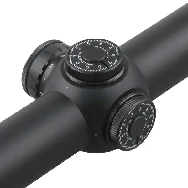 Vector Optics Constantine 1-8x24 SFP, nærbilde av turret og belysningsknott