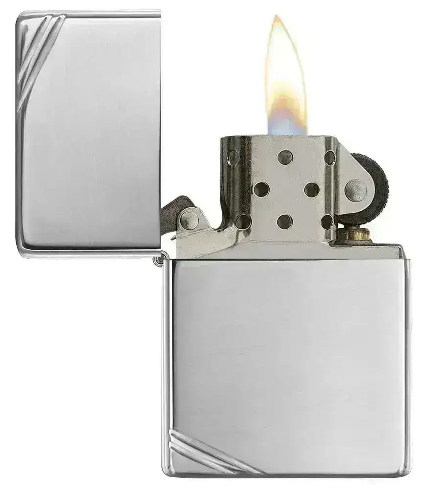 Zippo Lighter - Vintage Høypolert Krom med Skråstreker - Game-On.no